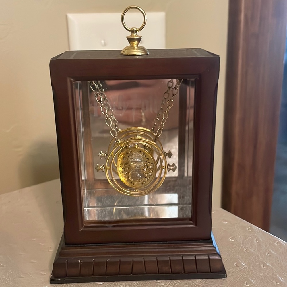Harry Potter time turner necklace with box